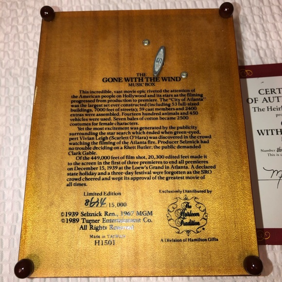 ANTIQUE GONE WITH THE WIND MUSIC BOX 7”3/4” X 6” X 2 1/2 Plays perfectly $ 50.00 - Picture 6 of 10